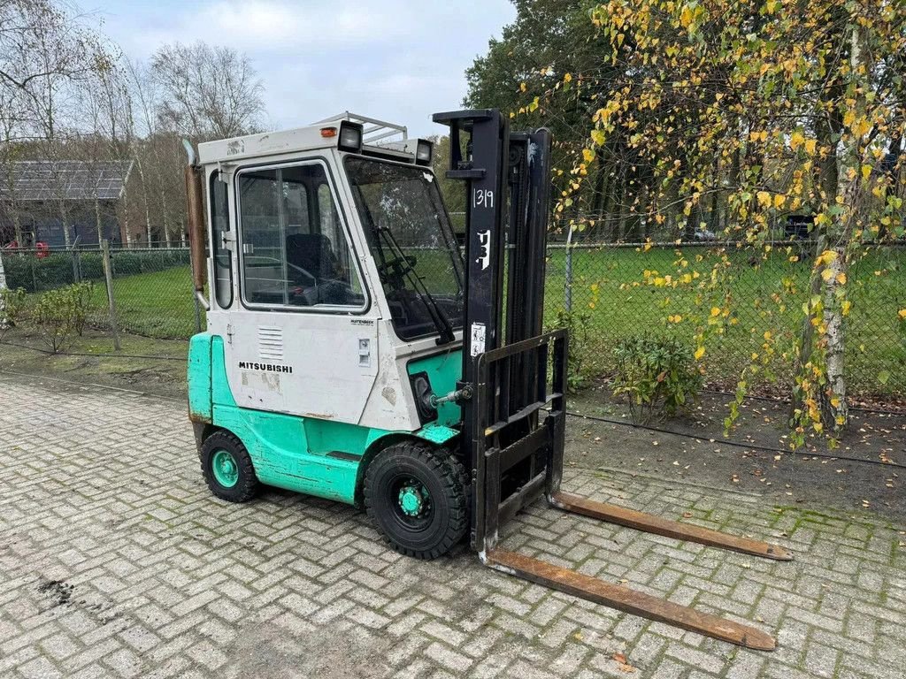 Frontstapler van het type Mitsubishi F25A FG18 CABINE, Gebrauchtmaschine in Harskamp (Foto 3)