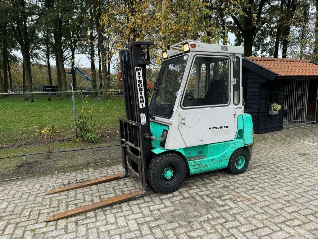 Frontstapler van het type Mitsubishi F25A FG18 CABINE, Gebrauchtmaschine in Harskamp (Foto 1)