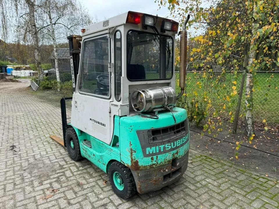 Frontstapler van het type Mitsubishi F25A FG18 CABINE, Gebrauchtmaschine in Harskamp (Foto 7)