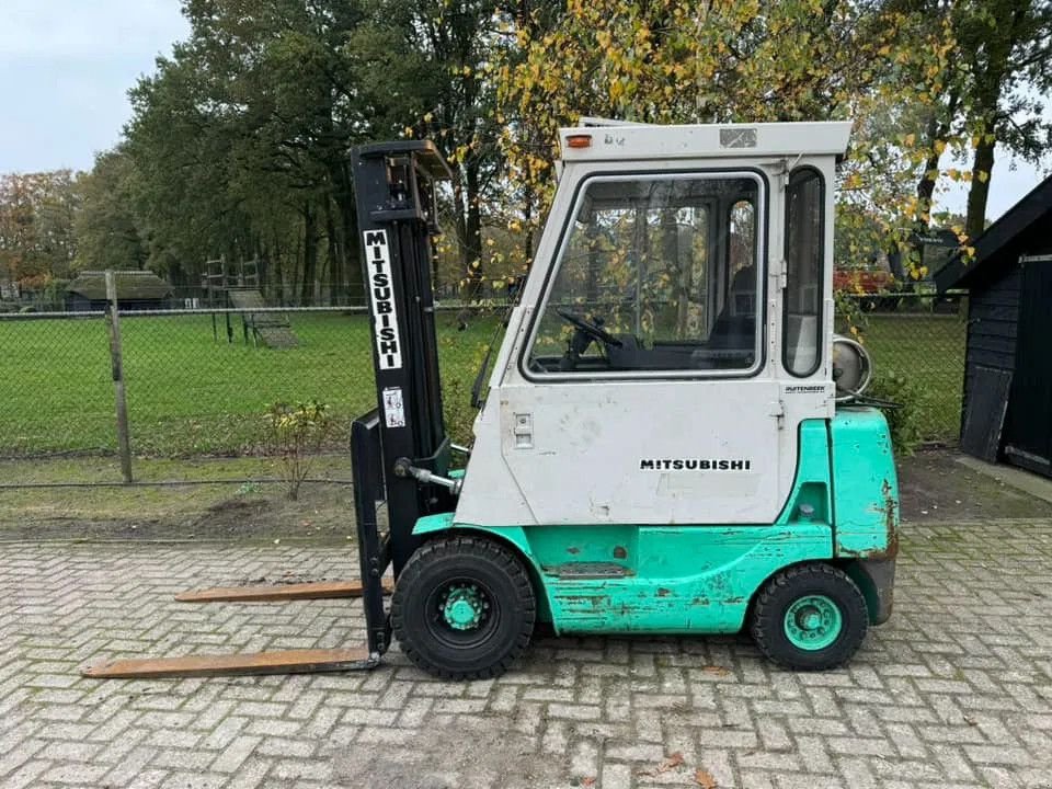 Frontstapler van het type Mitsubishi F25A FG18 CABINE, Gebrauchtmaschine in Harskamp (Foto 2)