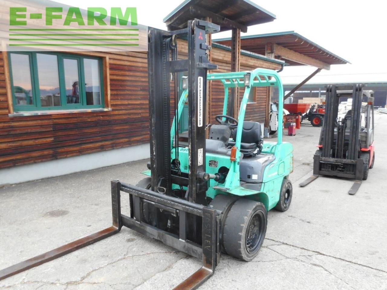 Frontstapler des Typs Mitsubishi fd35n mit zwillingreifen und breiten gabelträger, Gebrauchtmaschine in ST. NIKOLAI/DR. (Bild 2)