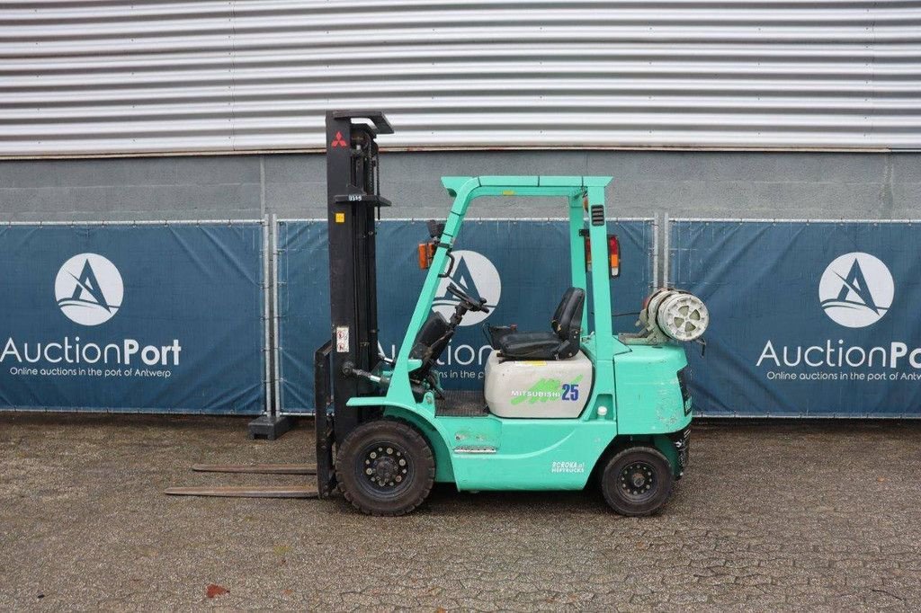 Frontstapler van het type Mitsubishi FG25, Gebrauchtmaschine in Antwerpen (Foto 2)