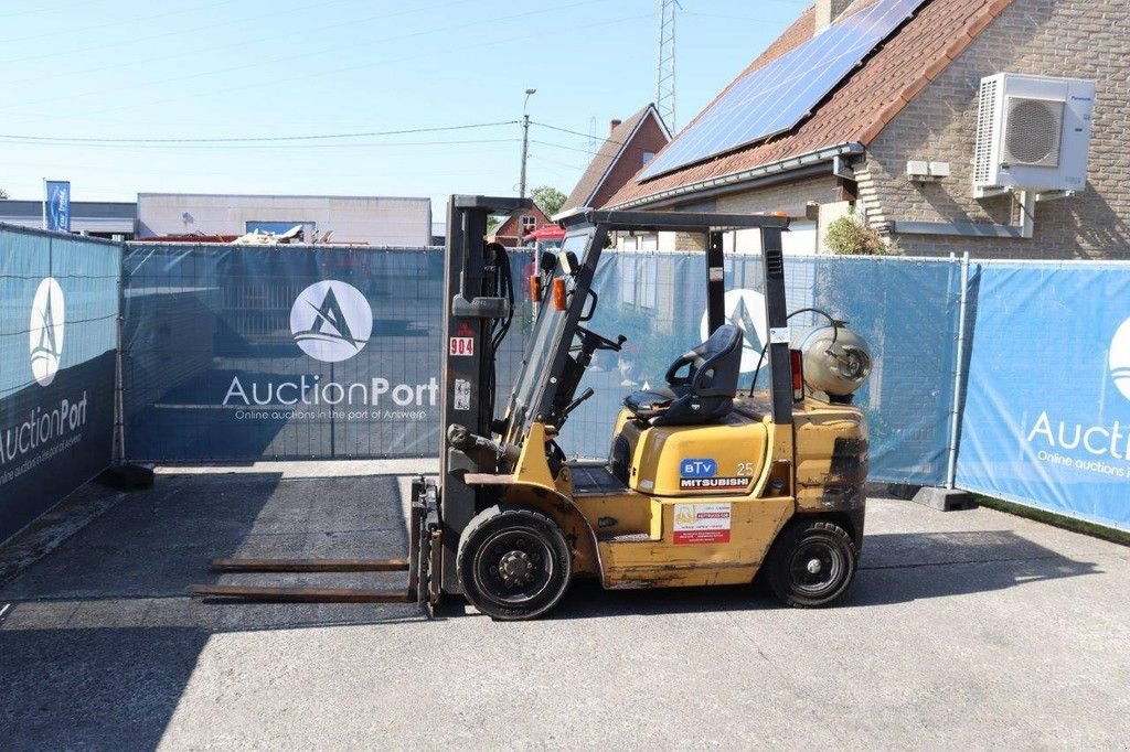 Frontstapler van het type Mitsubishi FG25T, Gebrauchtmaschine in Antwerpen (Foto 1)