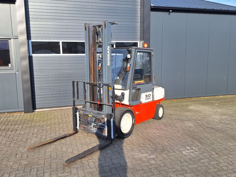 Frontstapler des Typs Nissan FD35, Gebrauchtmaschine in Dronten (Bild 1)