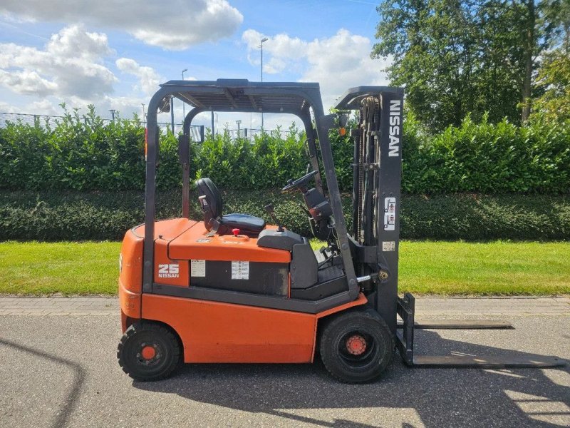 Frontstapler of the type Nissan L25C Heftruck 2500KG 4.75M Triplex Freelift, Gebrauchtmaschine in Brakel (Picture 1)