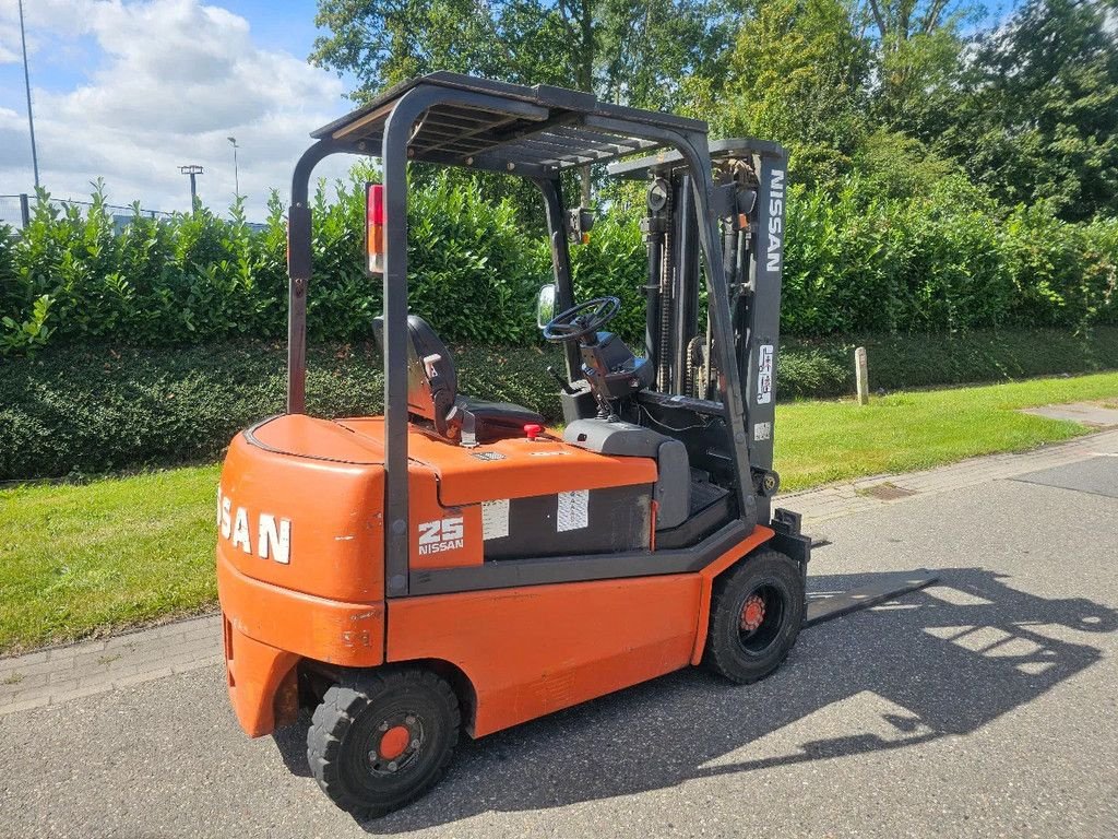 Frontstapler of the type Nissan L25C Heftruck 2500KG 4.75M Triplex Freelift, Gebrauchtmaschine in Brakel (Picture 3)