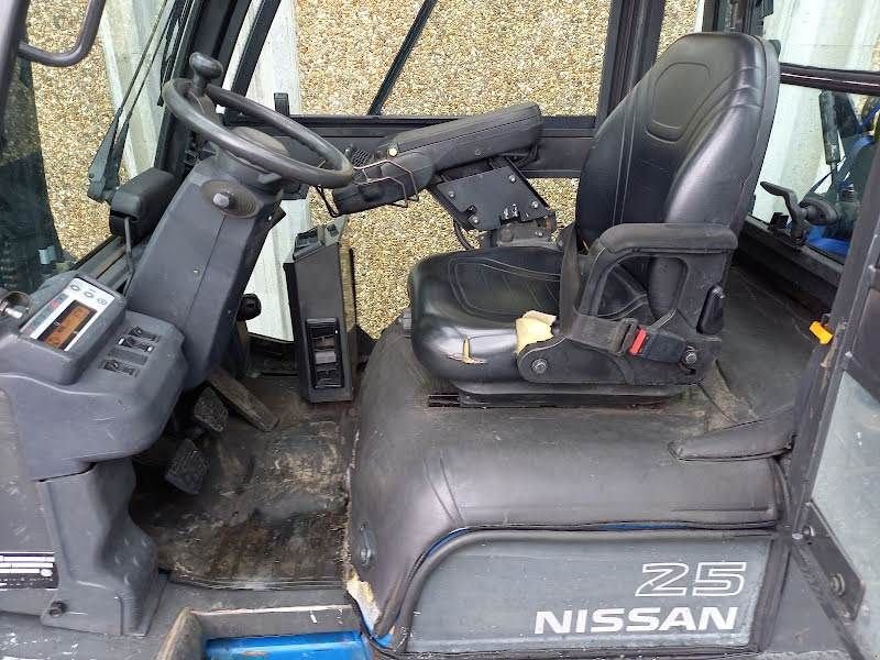 Frontstapler du type Nissan U1D2A25LQ, Gebrauchtmaschine en Waregem (Photo 7)