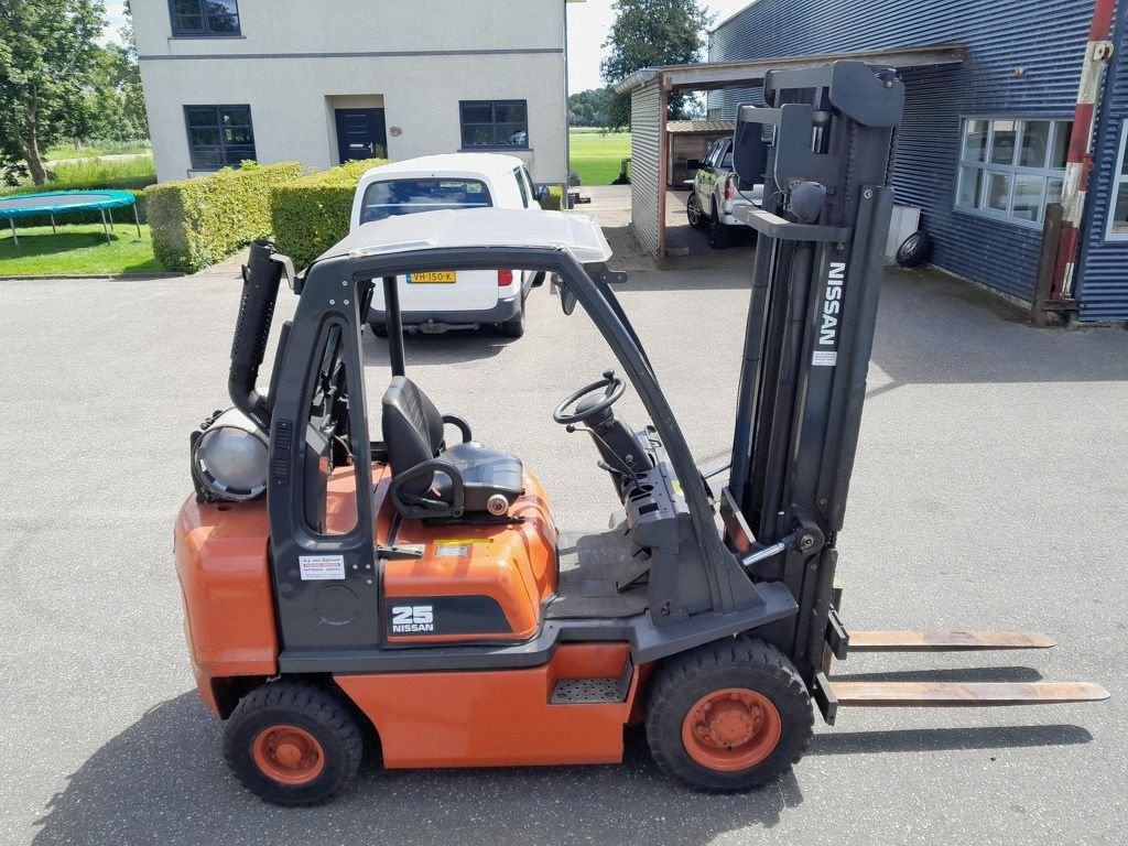 Frontstapler des Typs Nissan UD02A25PQ, Gebrauchtmaschine in Mijdrecht (Bild 4)