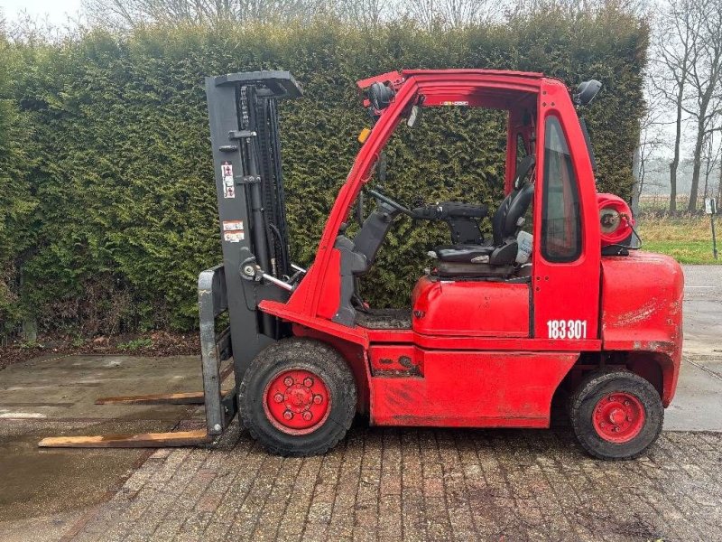 Frontstapler del tipo Nissan UG1D2A30LQ 3 tonner lpg triple mast sideshift, Gebrauchtmaschine In Hooge mierde (Immagine 1)