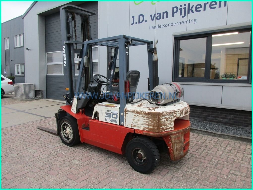 Frontstapler del tipo Nissan UGJ02A-30U, Gebrauchtmaschine en IJsselmuiden (Imagen 2)