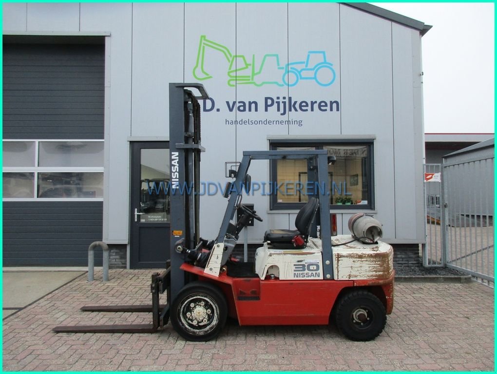 Frontstapler del tipo Nissan UGJ02A-30U, Gebrauchtmaschine In IJsselmuiden (Immagine 1)