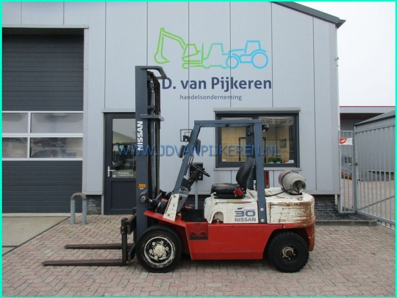 Frontstapler des Typs Nissan UGJ02A-30U, Gebrauchtmaschine in IJsselmuiden (Bild 1)