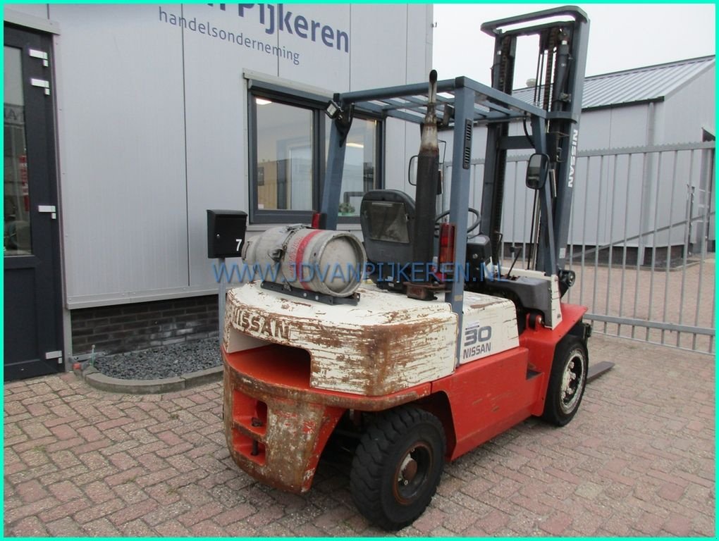 Frontstapler des Typs Nissan UGJ02A-30U, Gebrauchtmaschine in IJsselmuiden (Bild 10)