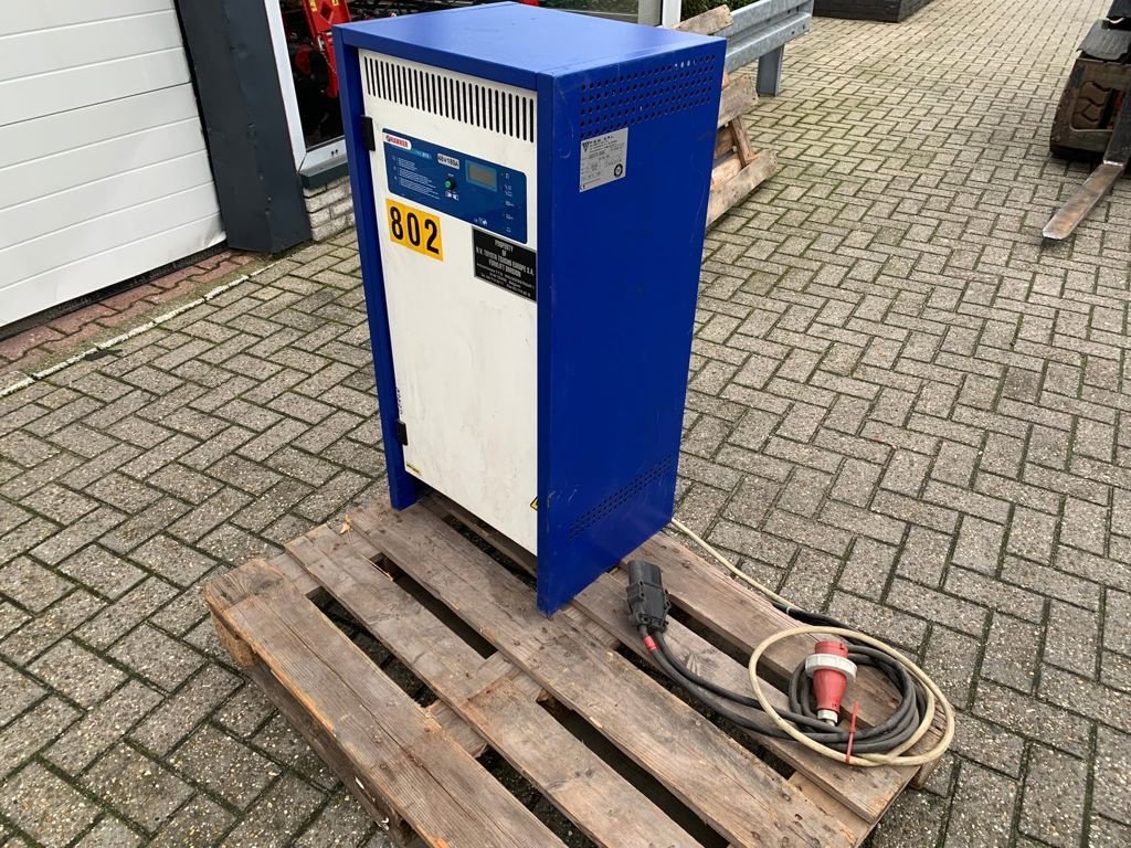 Frontstapler des Typs Sonstige Hawker 8TS ACCULADER 48V, Neumaschine in MARIENHEEM (Bild 1)