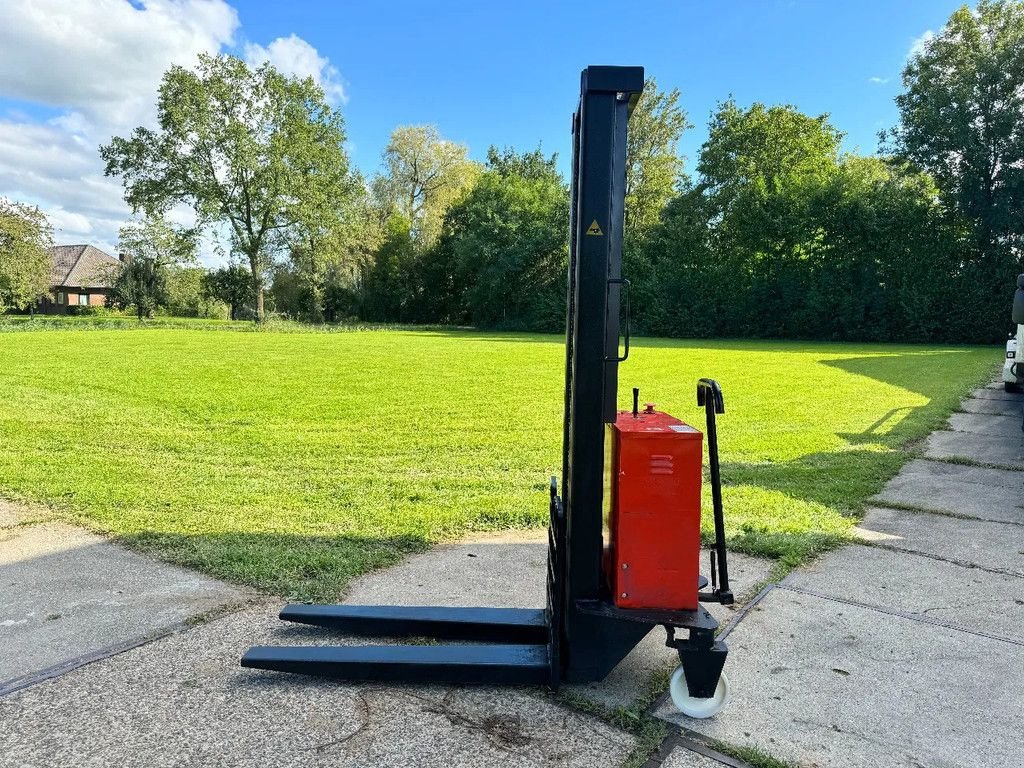 Frontstapler van het type Sonstige stapelaar 800KG elektrisch heffend, Gebrauchtmaschine in Hoenzadriel (Foto 5)