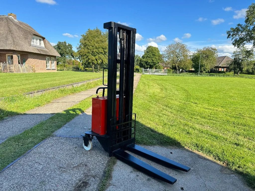 Frontstapler van het type Sonstige stapelaar 800KG elektrisch heffend, Gebrauchtmaschine in Hoenzadriel (Foto 3)