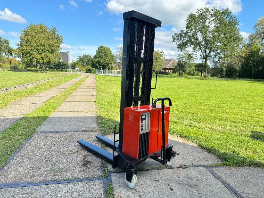 Frontstapler van het type Sonstige stapelaar 800KG elektrisch heffend, Gebrauchtmaschine in Hoenzadriel (Foto 1)