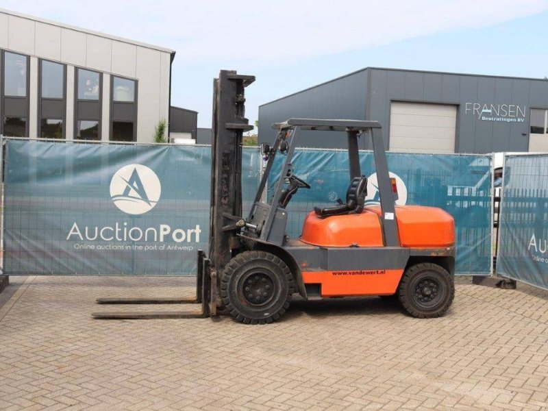 Frontstapler du type Toyota 02-6FD40, Gebrauchtmaschine en Antwerpen (Photo 1)