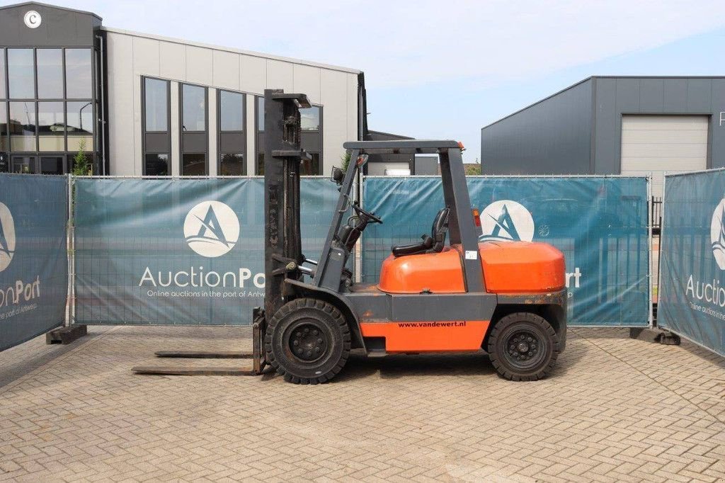 Frontstapler du type Toyota 02-6FD40, Gebrauchtmaschine en Antwerpen (Photo 2)