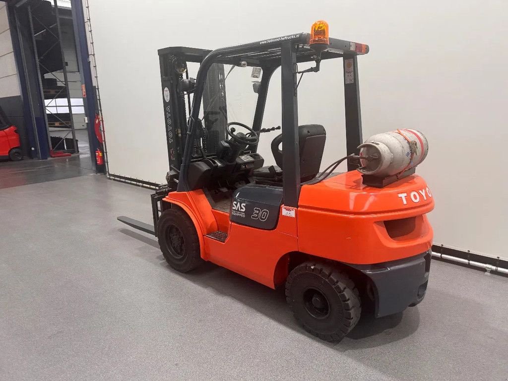 Frontstapler del tipo Toyota 02-7 FGF 30, Gebrauchtmaschine In Culemborg (Immagine 3)