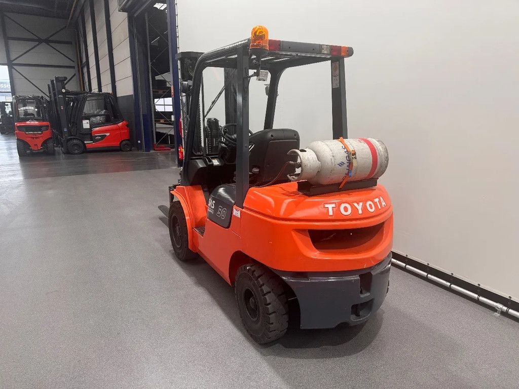 Frontstapler del tipo Toyota 02-7 FGF 30, Gebrauchtmaschine In Culemborg (Immagine 2)