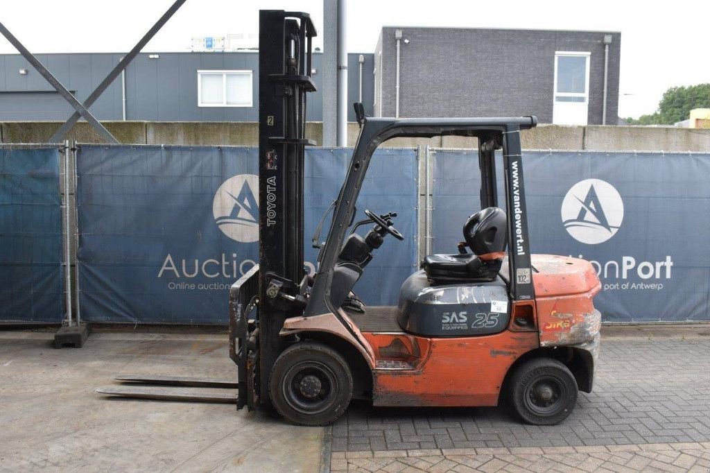 Frontstapler van het type Toyota 02-7FDF25, Gebrauchtmaschine in Antwerpen (Foto 2)