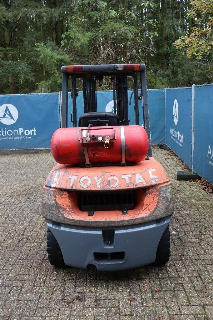 Frontstapler del tipo Toyota 02-7FG35, Gebrauchtmaschine en Antwerpen (Imagen 4)