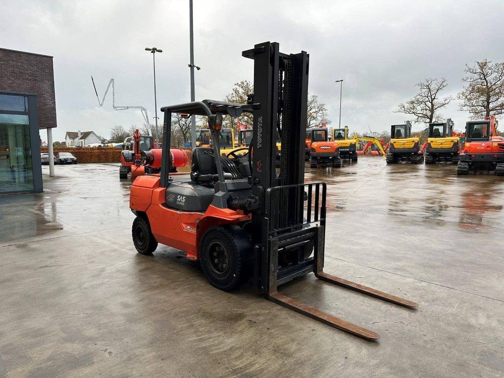 Frontstapler des Typs Toyota 02-7FG40, Gebrauchtmaschine in Antwerpen (Bild 3)