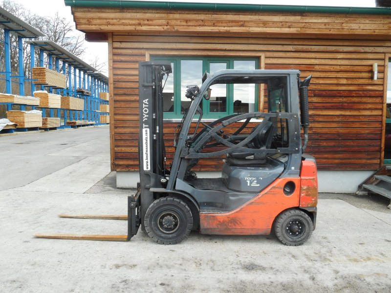 Frontstapler del tipo Toyota 02-8FDF15 ( Triplex + SS + Halbkabine ), Gebrauchtmaschine en St. Nikolai ob Draßling (Imagen 1)