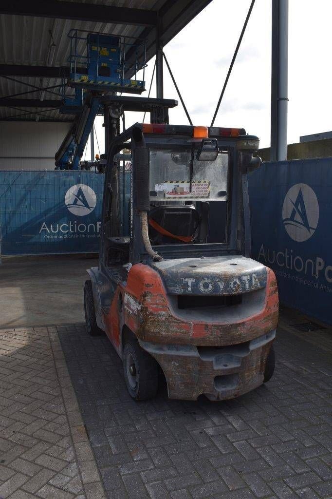 Frontstapler del tipo Toyota 02-8FDF25, Gebrauchtmaschine en Antwerpen (Imagen 4)