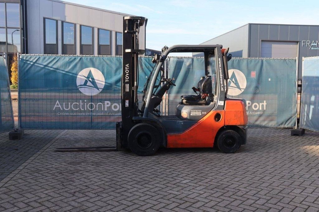 Frontstapler del tipo Toyota 02-8FDF25, Gebrauchtmaschine en Antwerpen (Imagen 1)