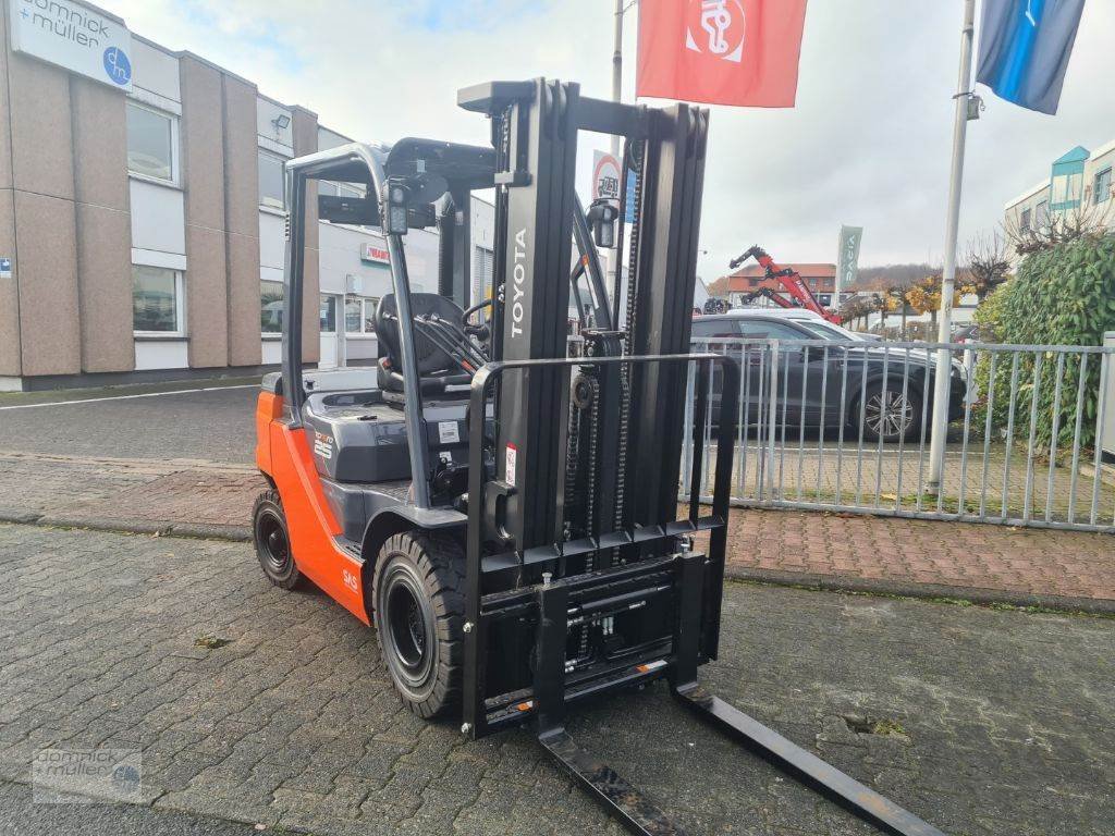 Frontstapler typu Toyota 02-8FDF25, Gebrauchtmaschine w Friedrichsdorf (Zdjęcie 4)