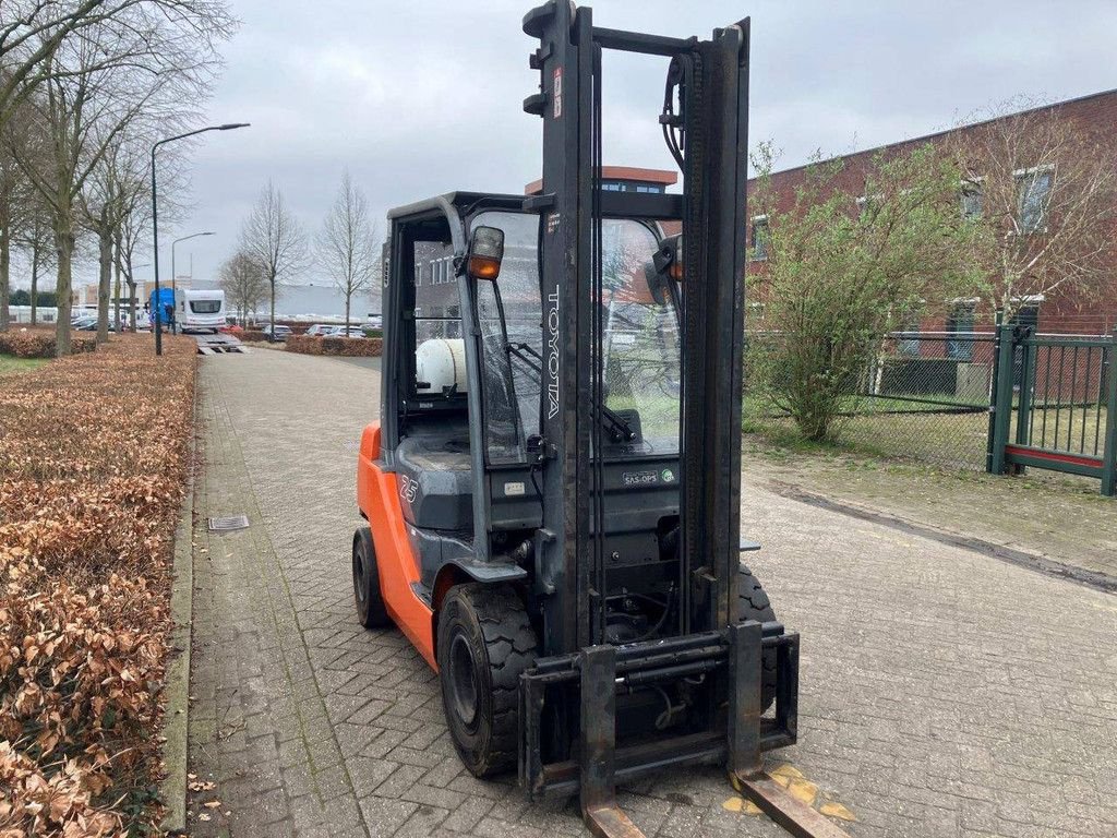 Frontstapler of the type Toyota 02-8FG25, Gebrauchtmaschine in Antwerpen (Picture 7)