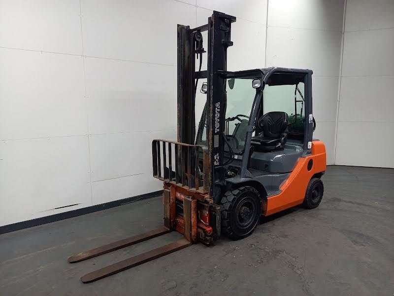 Frontstapler des Typs Toyota 02-8FGF25, Gebrauchtmaschine in Waregem (Bild 1)