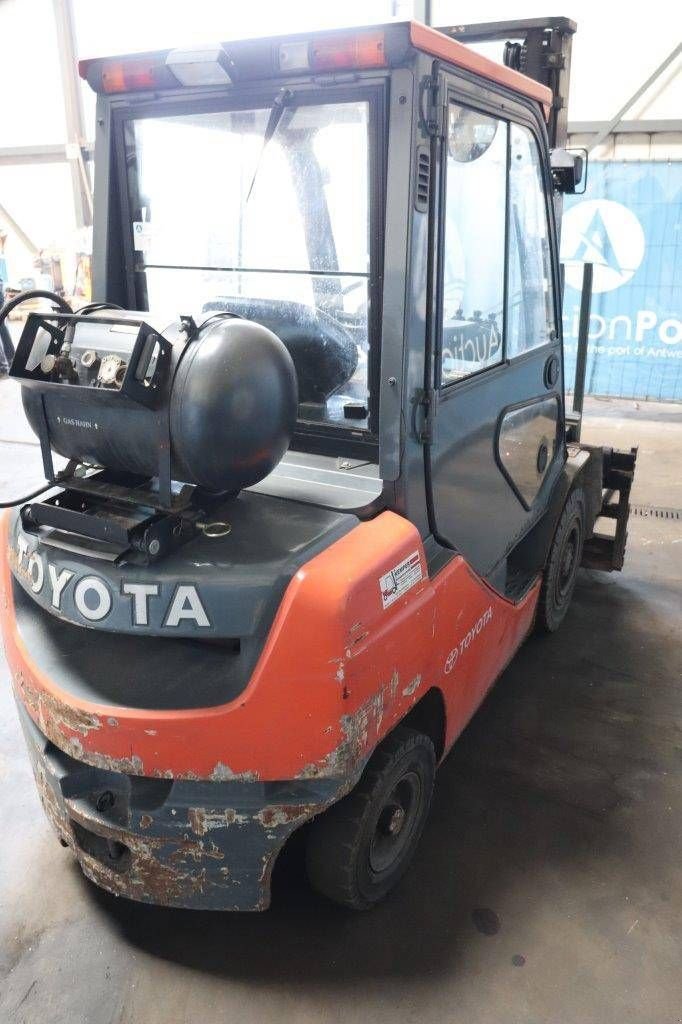 Frontstapler typu Toyota 02-8FGF25, Gebrauchtmaschine w Antwerpen (Zdjęcie 5)