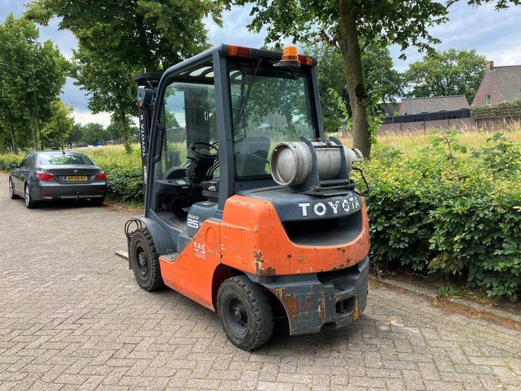 Frontstapler van het type Toyota 02-8FGF25, Gebrauchtmaschine in Antwerpen (Foto 3)