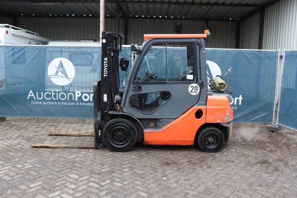 Frontstapler del tipo Toyota 02-8FGF25, Gebrauchtmaschine en Antwerpen (Imagen 2)