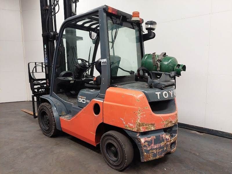 Frontstapler des Typs Toyota 02-8FGF30, Gebrauchtmaschine in Waregem (Bild 4)