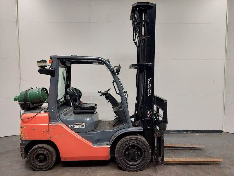 Frontstapler des Typs Toyota 02-8FGF30, Gebrauchtmaschine in Waregem (Bild 2)