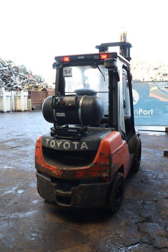 Frontstapler typu Toyota 02-8FGF30, Gebrauchtmaschine w Antwerpen (Zdjęcie 7)