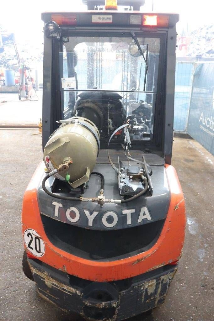 Frontstapler typu Toyota 02-8FGF30, Gebrauchtmaschine w Antwerpen (Zdjęcie 4)