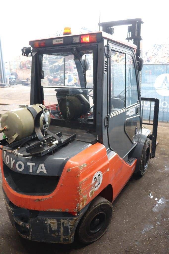 Frontstapler typu Toyota 02-8FGF30, Gebrauchtmaschine w Antwerpen (Zdjęcie 5)