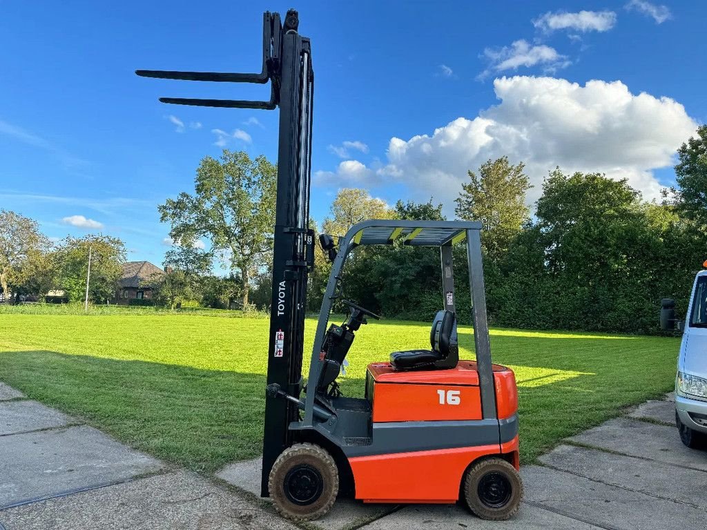 Frontstapler van het type Toyota 1600KG elektrische heftruck sideshift doorkijkmast, Gebrauchtmaschine in Hoenzadriel (Foto 8)