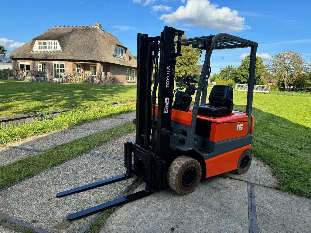 Frontstapler van het type Toyota 1600KG elektrische heftruck sideshift doorkijkmast, Gebrauchtmaschine in Hoenzadriel (Foto 7)