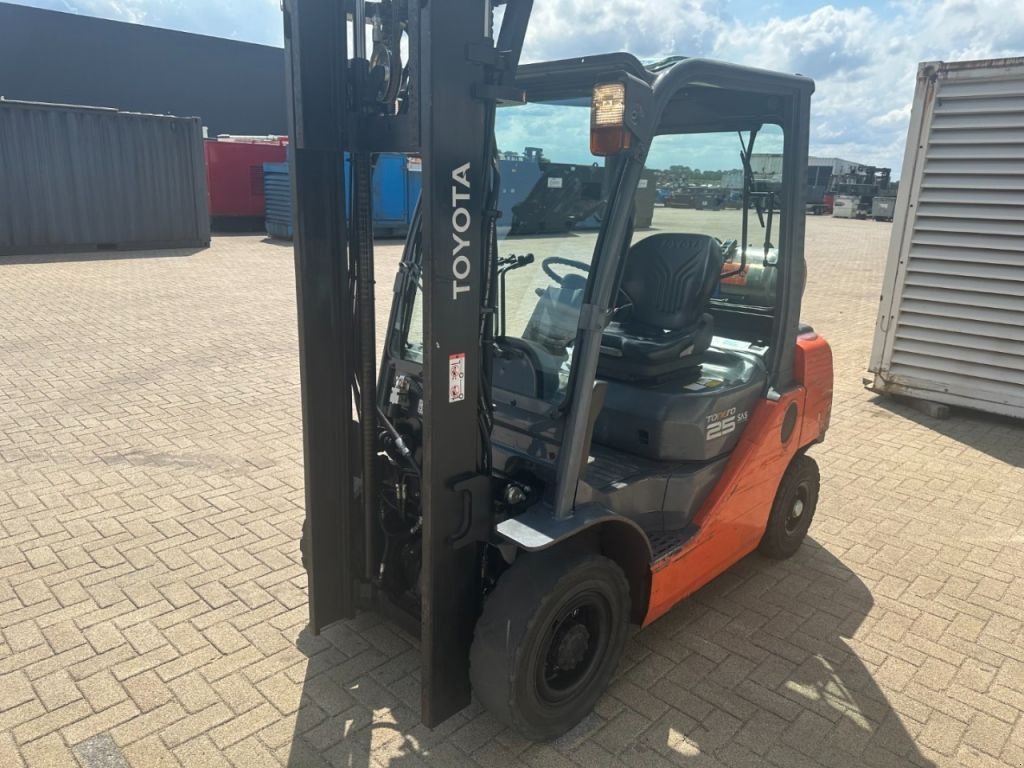 Frontstapler a típus Toyota 2.5 ton Tonero 25 Triplex Freelift Sideshift LPG Heftruck, Gebrauchtmaschine ekkor: VEEN (Kép 4)