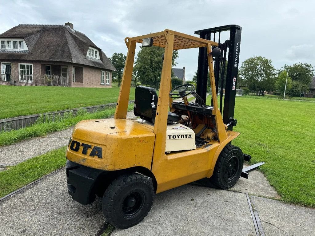 Frontstapler Türe ait Toyota 3000KG diesel heftruck freelift + nieuwe stoel, Gebrauchtmaschine içinde Hoenzadriel (resim 5)