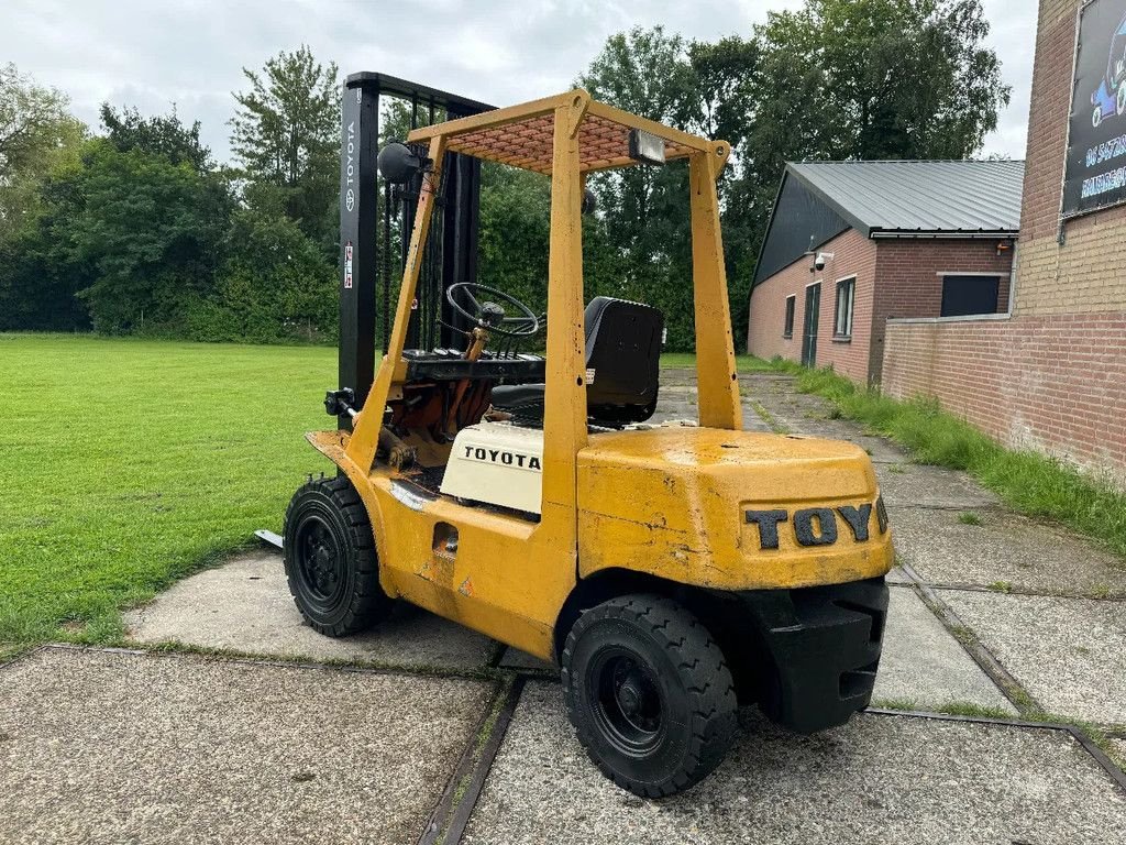 Frontstapler typu Toyota 3000KG diesel heftruck freelift + nieuwe stoel, Gebrauchtmaschine w Hoenzadriel (Zdjęcie 4)