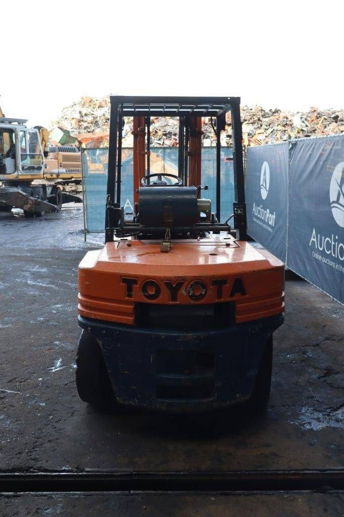 Frontstapler Türe ait Toyota 40 forklift, Gebrauchtmaschine içinde Antwerpen (resim 5)