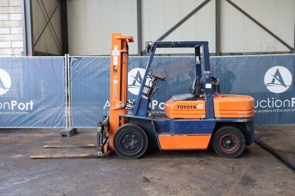 Frontstapler des Typs Toyota 40 forklift, Gebrauchtmaschine in Antwerpen (Bild 2)