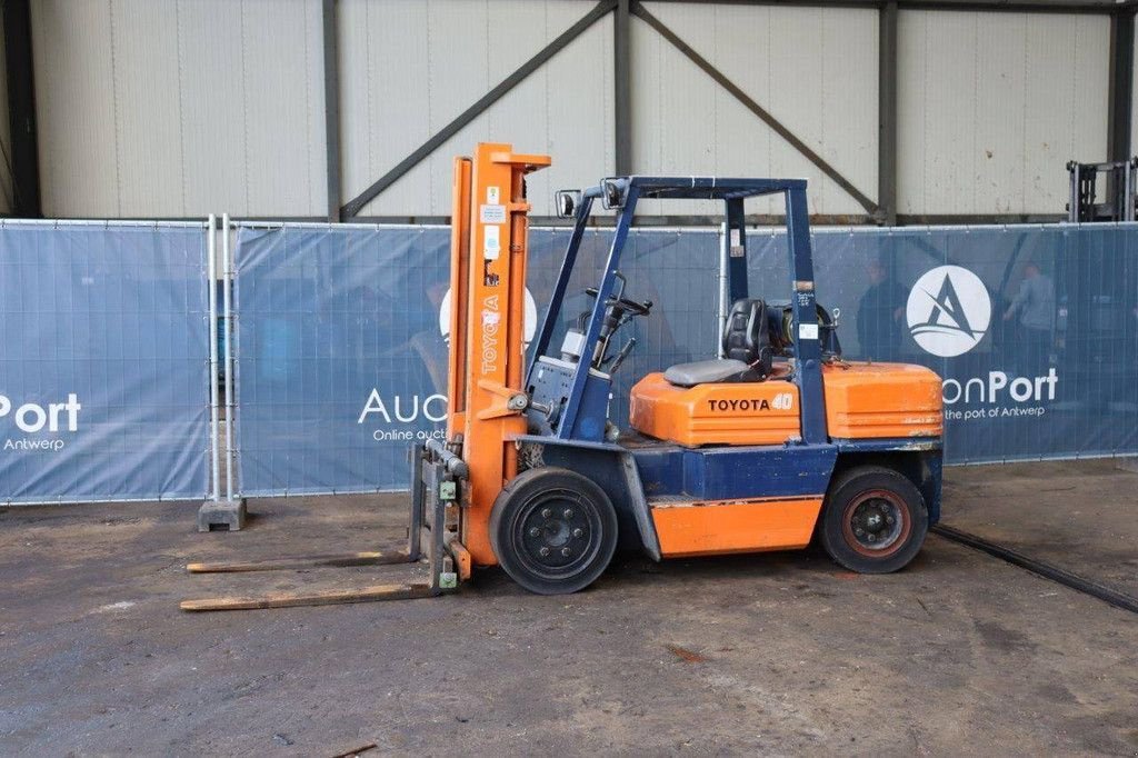 Frontstapler of the type Toyota 40 forklift, Gebrauchtmaschine in Antwerpen (Picture 1)